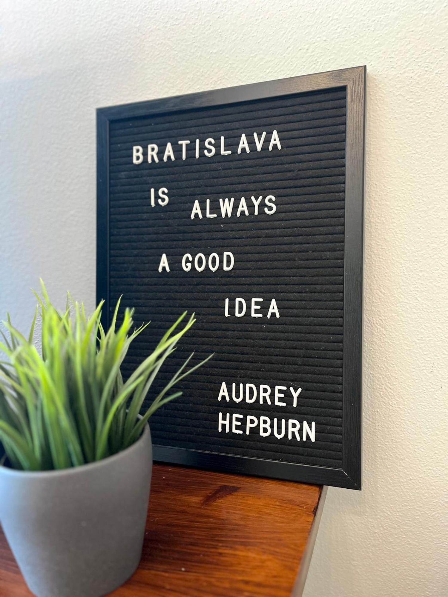 Audrey Hepburn Apartment Old Town Air Conditioned Bratislava Buitenkant foto