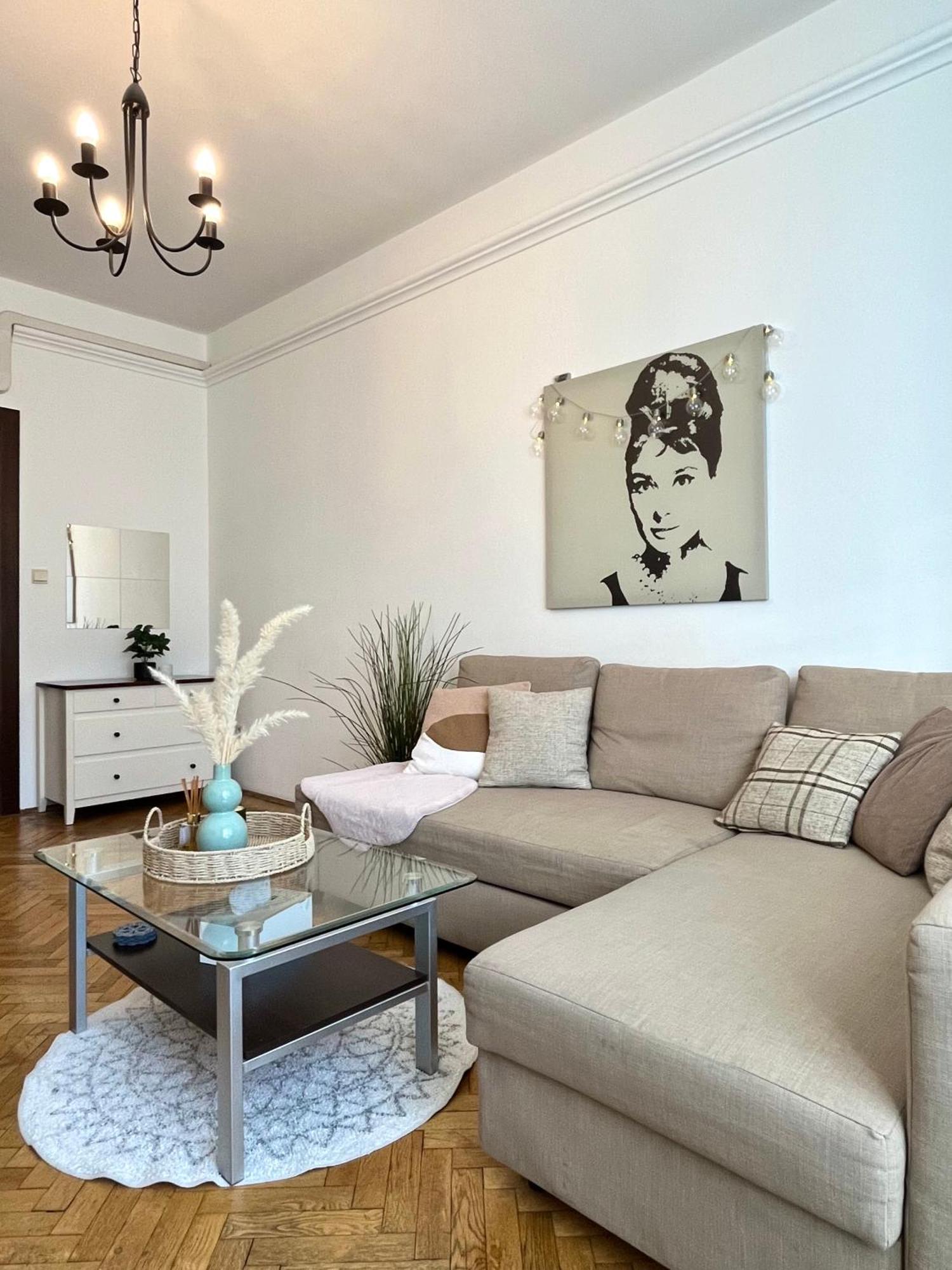 Audrey Hepburn Apartment Old Town Air Conditioned Bratislava Buitenkant foto