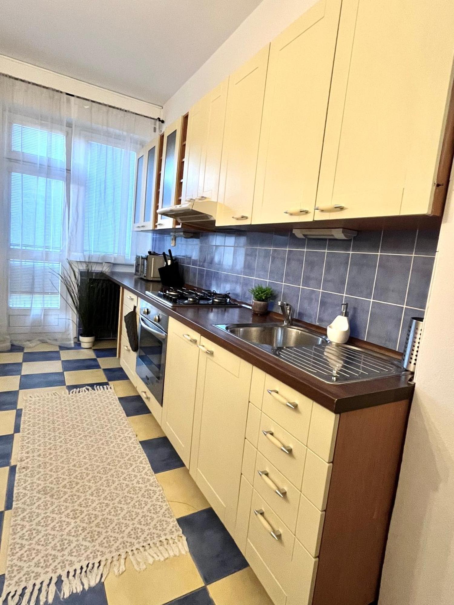 Audrey Hepburn Apartment Old Town Air Conditioned Bratislava Buitenkant foto