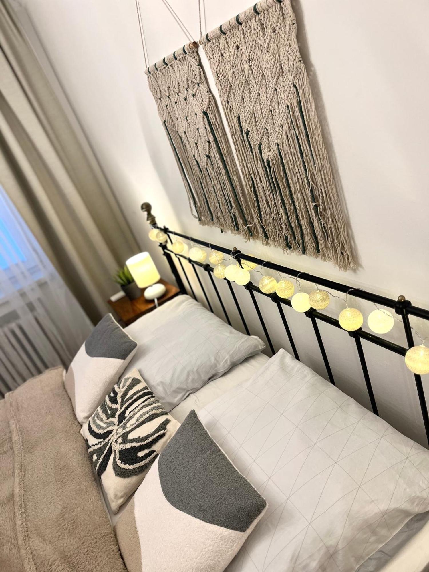 Audrey Hepburn Apartment Old Town Air Conditioned Bratislava Buitenkant foto