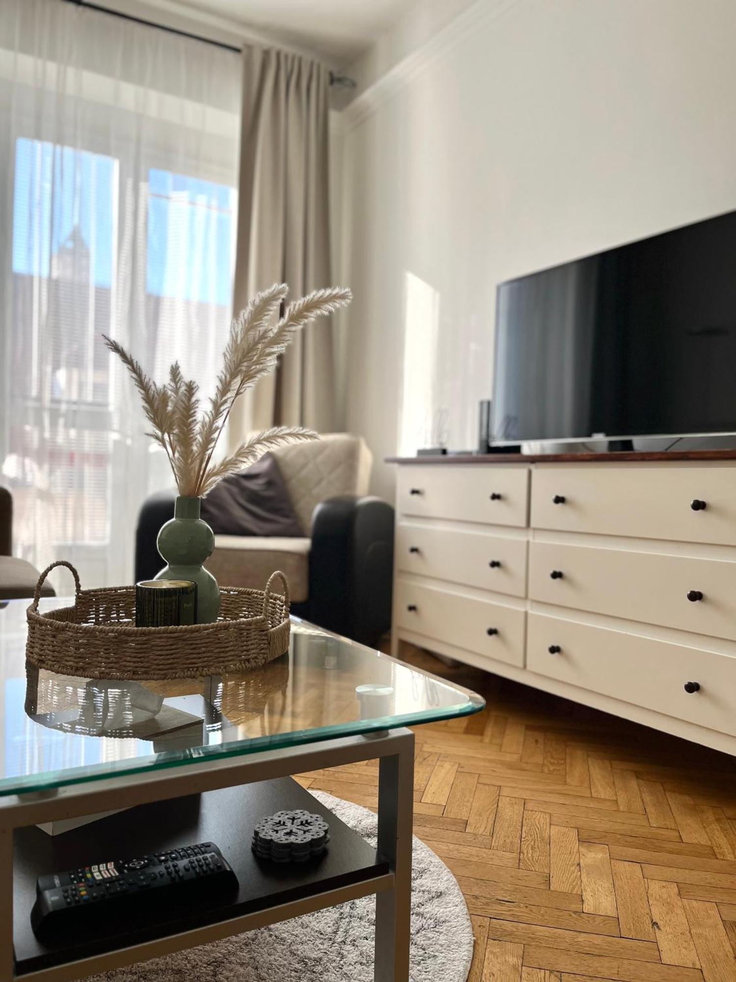 Audrey Hepburn Apartment Old Town Air Conditioned Bratislava Buitenkant foto