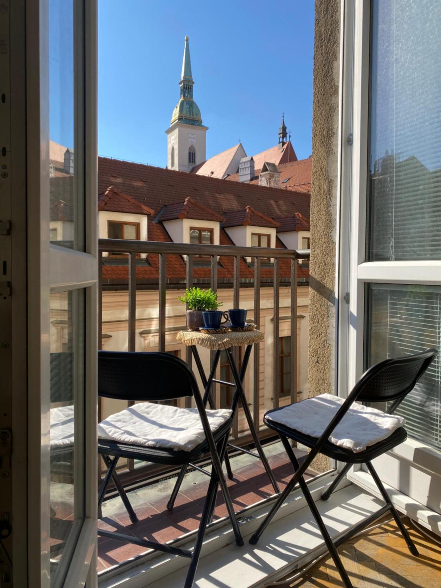 Audrey Hepburn Apartment Old Town Air Conditioned Bratislava Buitenkant foto